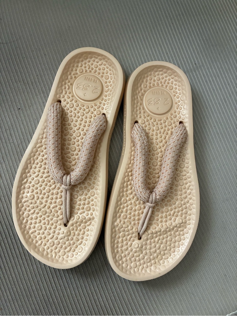 allbirds Women's Beige Foam Flip Sandals
